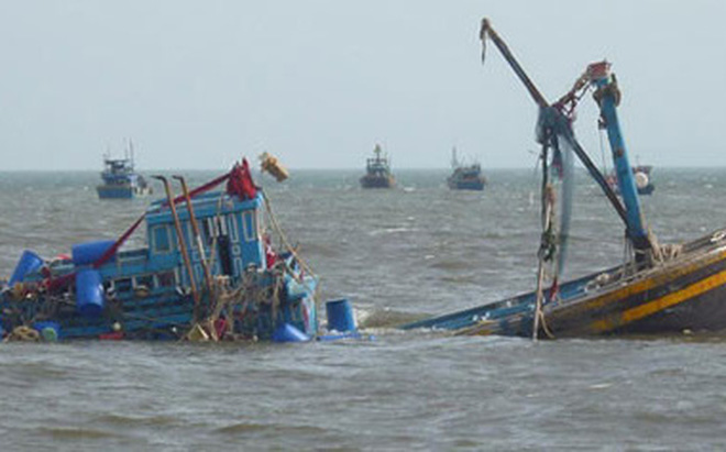 Tai nạn chìm tàu tại vùng biển Côn Đảo, 13 ngư dân bị rơi xuống biển